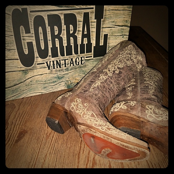 Corral Shoes - Corral Brown Crater with Bone Embroidery Cowgirl B